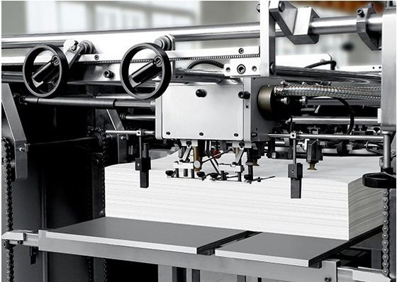 180-350gsm ورق مربع پایین کیف خرید کاغذی ماشین ساخت با سوراخ دستگیره