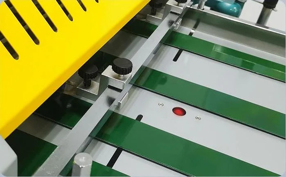 دستگاه لمینت فرمت کوچک EcooGraphix با عرض 720 میلی متر با برش برای استفاده در دفتر