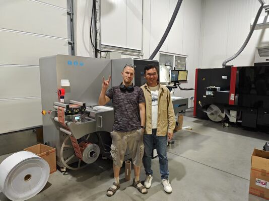 450mm برچسب دیجیتال پست مطبوعات ورنیش چاپ ماشین چاپ سرد