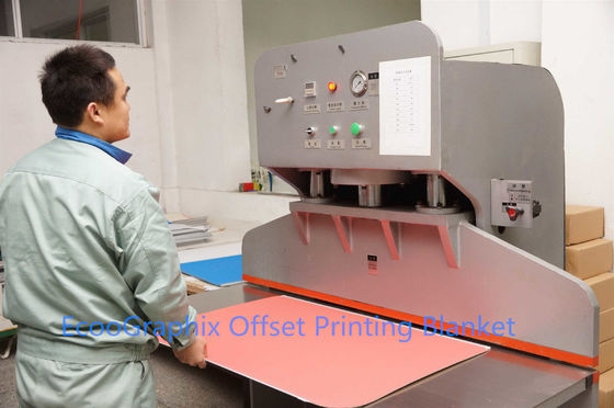coO Graphix UV 4 Ply Rubber Offset Printing Blanket با استفاده از یک پوشش چاپی از لاستیک